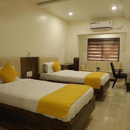 Hotel Balaji Palace Porbandar Eksteriør billede