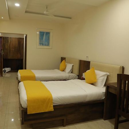 Hotel Balaji Palace Porbandar Eksteriør billede