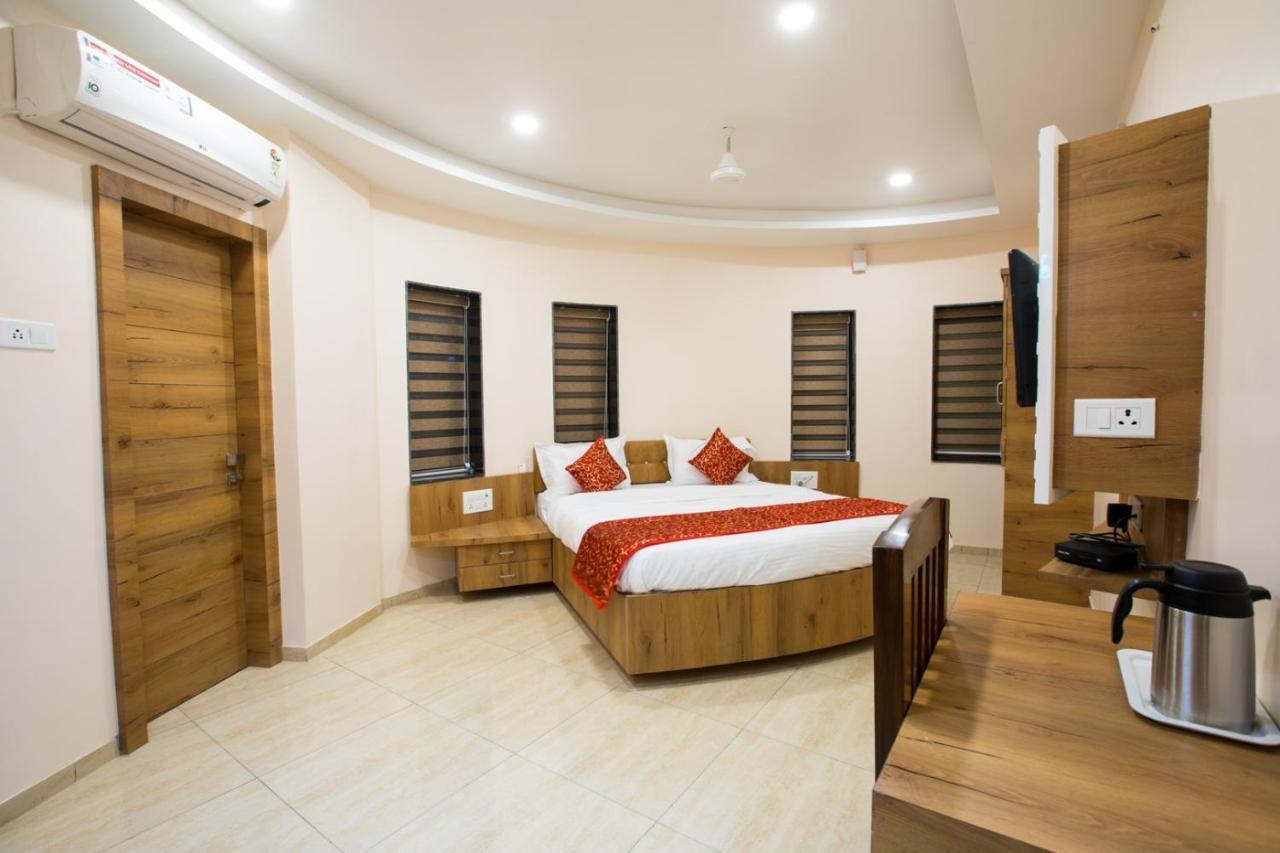 Hotel Balaji Palace Porbandar Eksteriør billede