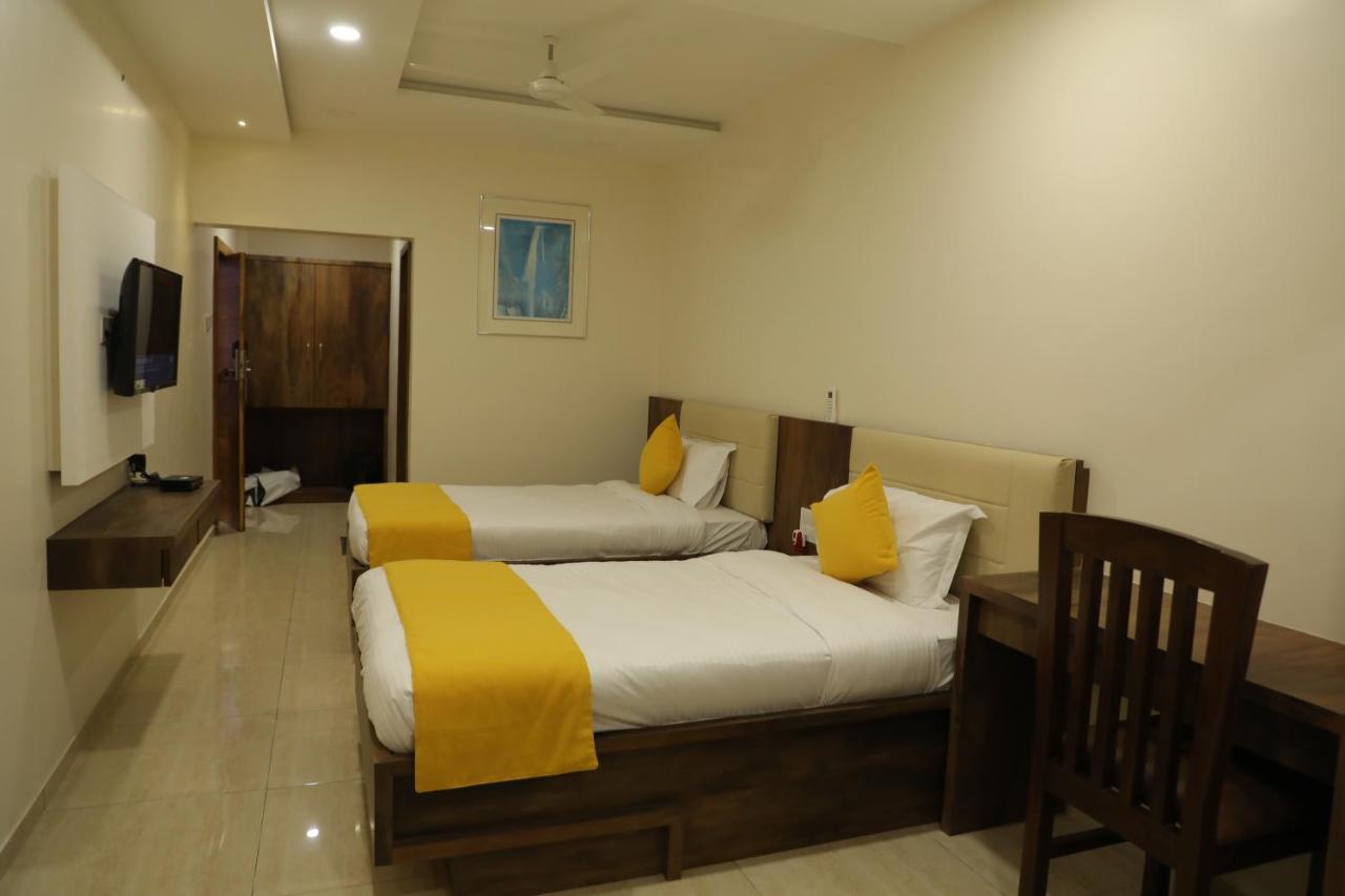 Hotel Balaji Palace Porbandar Eksteriør billede
