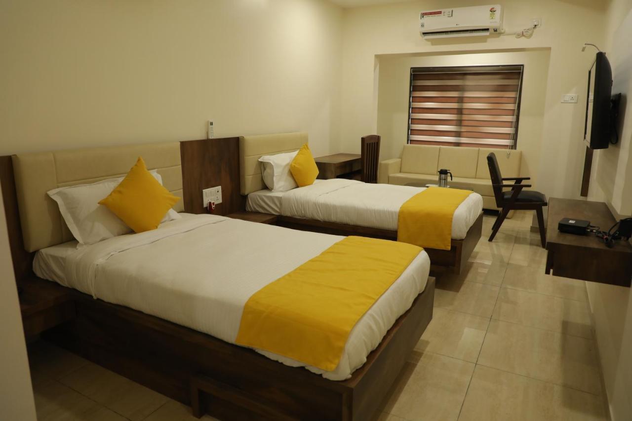 Hotel Balaji Palace Porbandar Eksteriør billede