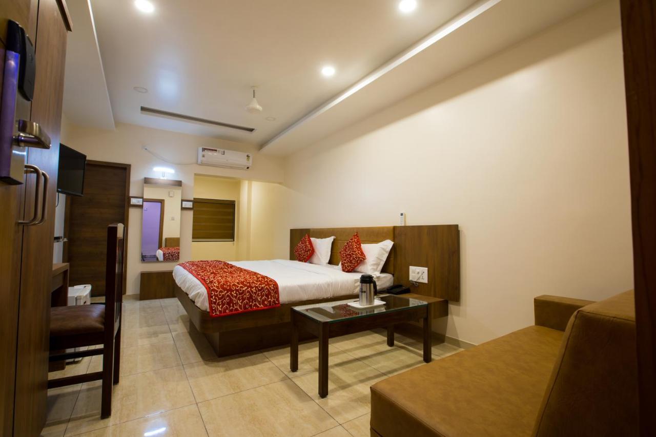 Hotel Balaji Palace Porbandar Eksteriør billede