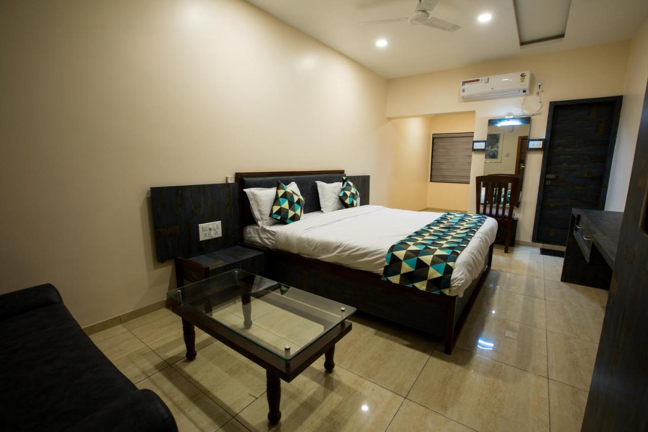 Hotel Balaji Palace Porbandar Eksteriør billede